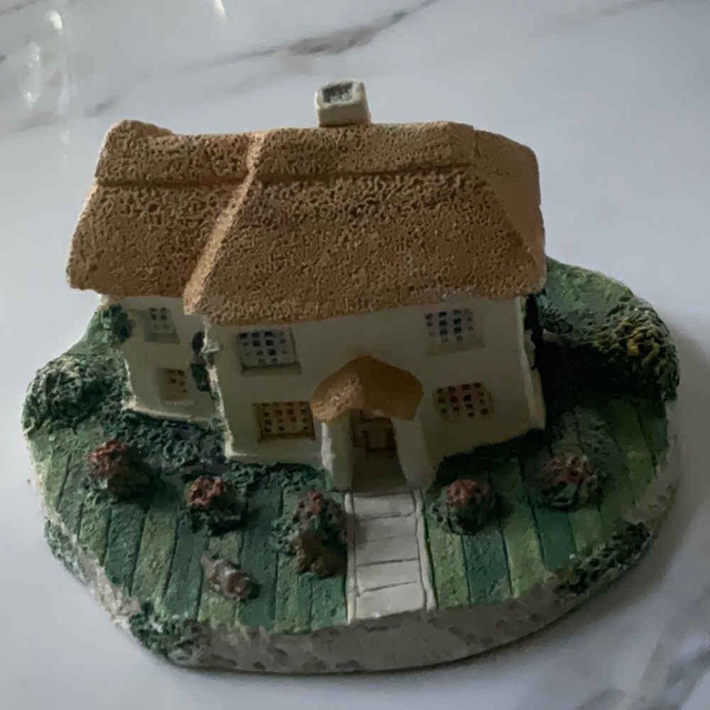Tan and Cream Cottage Decor Accents
